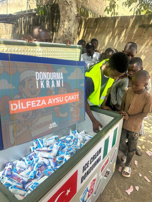 Afrika’da Çocuklara Tatlı Bir Dokunuş: Dondurma İkramı